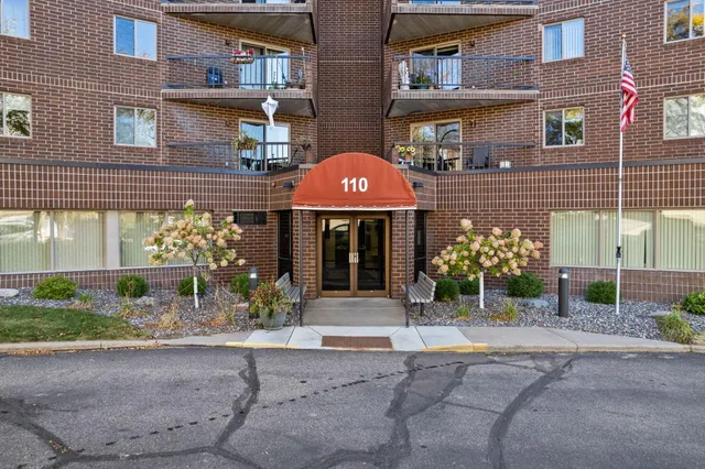 $145,000 | 110 1st Avenue Northeast, Unit 402, Buffalo, MN 55313