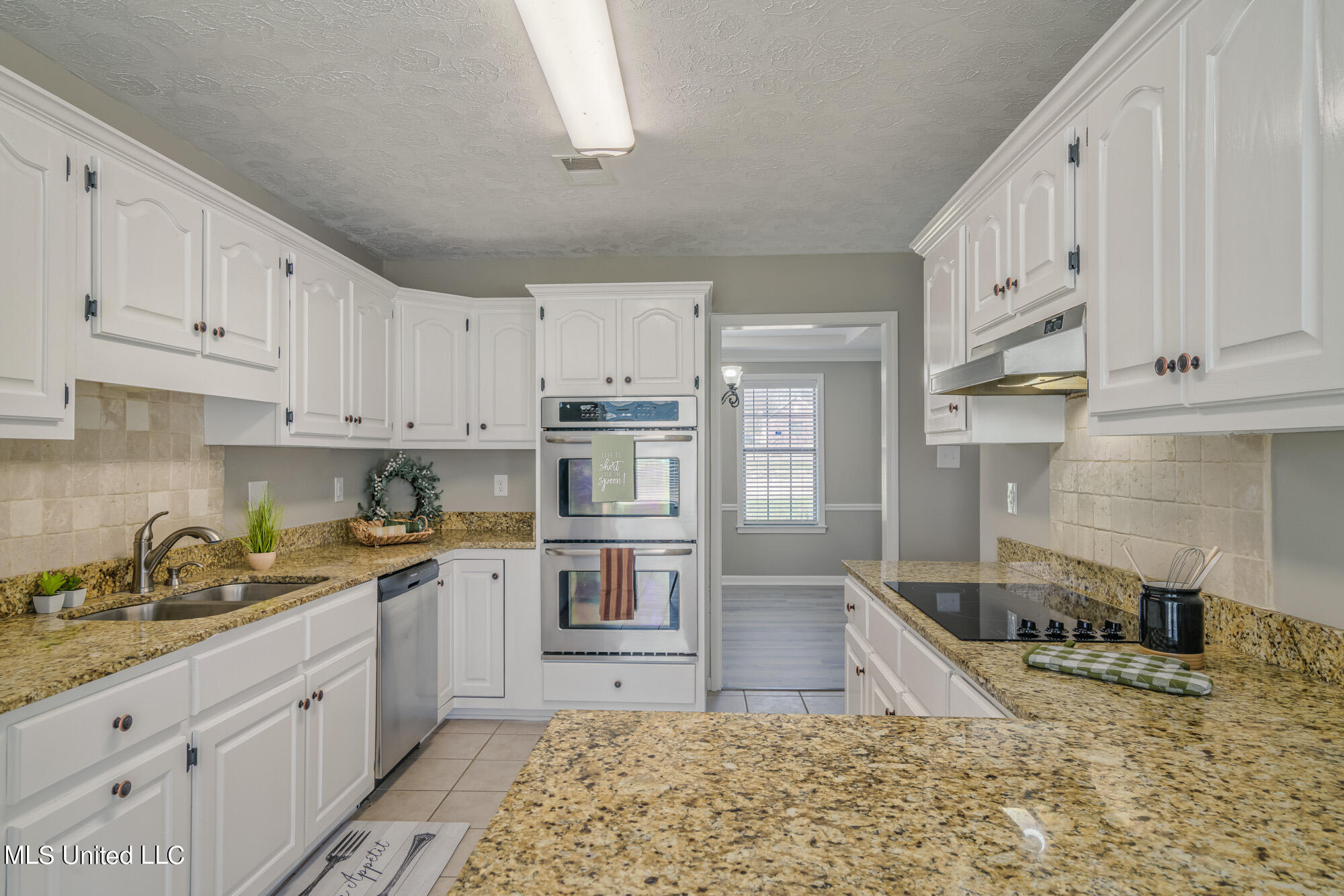 3385 East Plum Point Road Olive Branch, MS 38654 - Photo 11 of 22 Kitchen