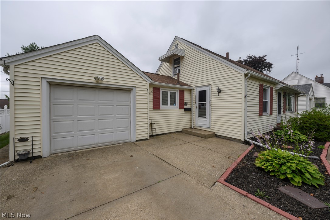 4200 2nd Street Northwest Canton, OH 44708 - Photo 3 of 27
