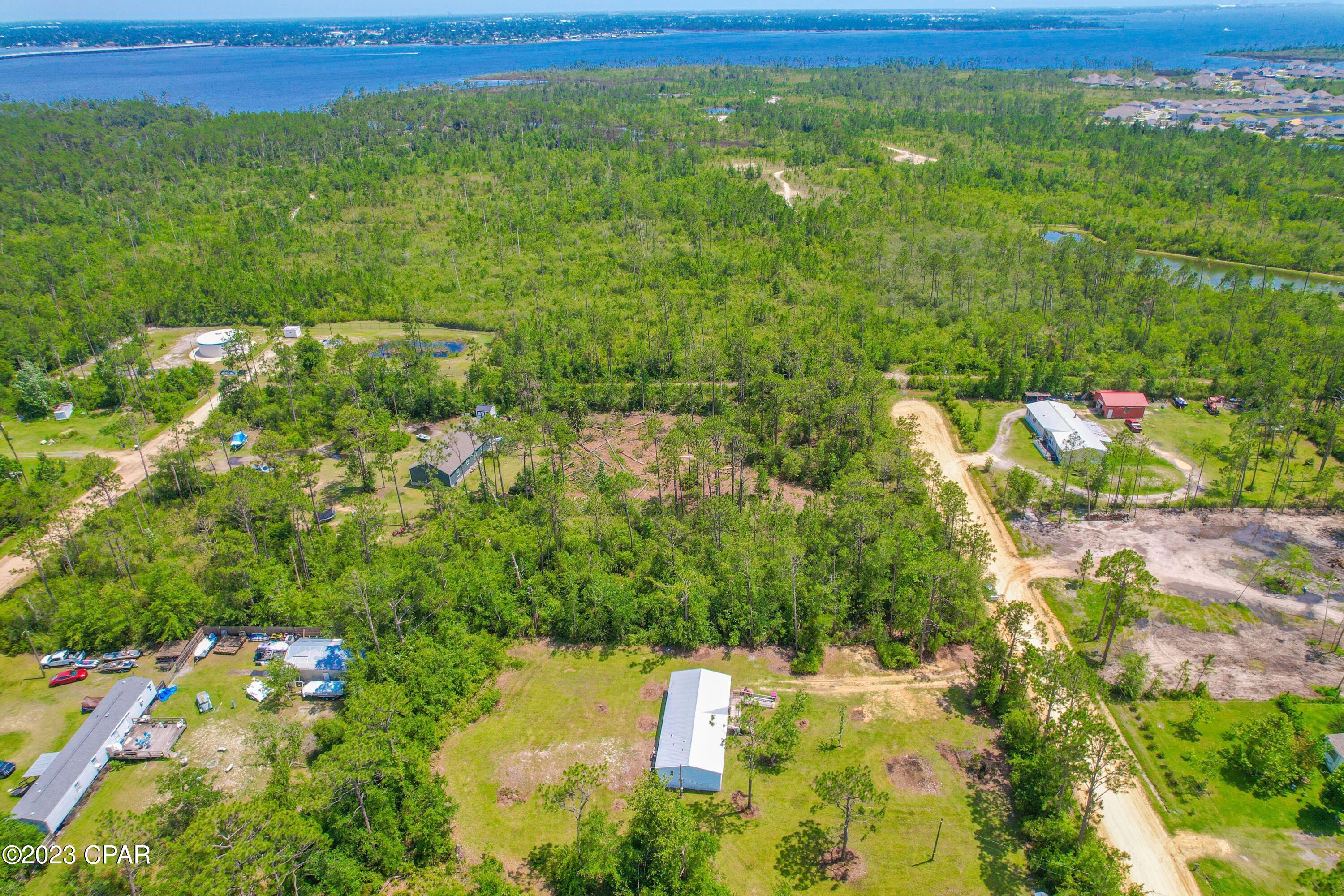 7122 Sparrow Road Southport, FL 32409 - Photo 10 of 24
