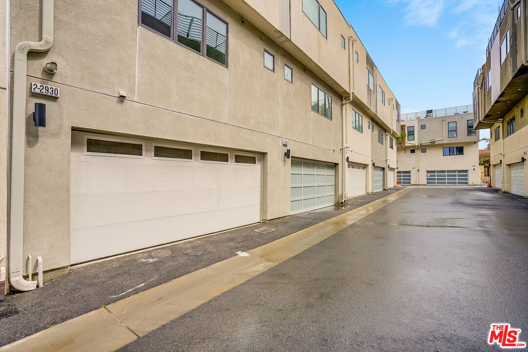 2930 Rowena Avenue, Unit 2 Los Angeles, CA 90039 - Photo 12 of 16