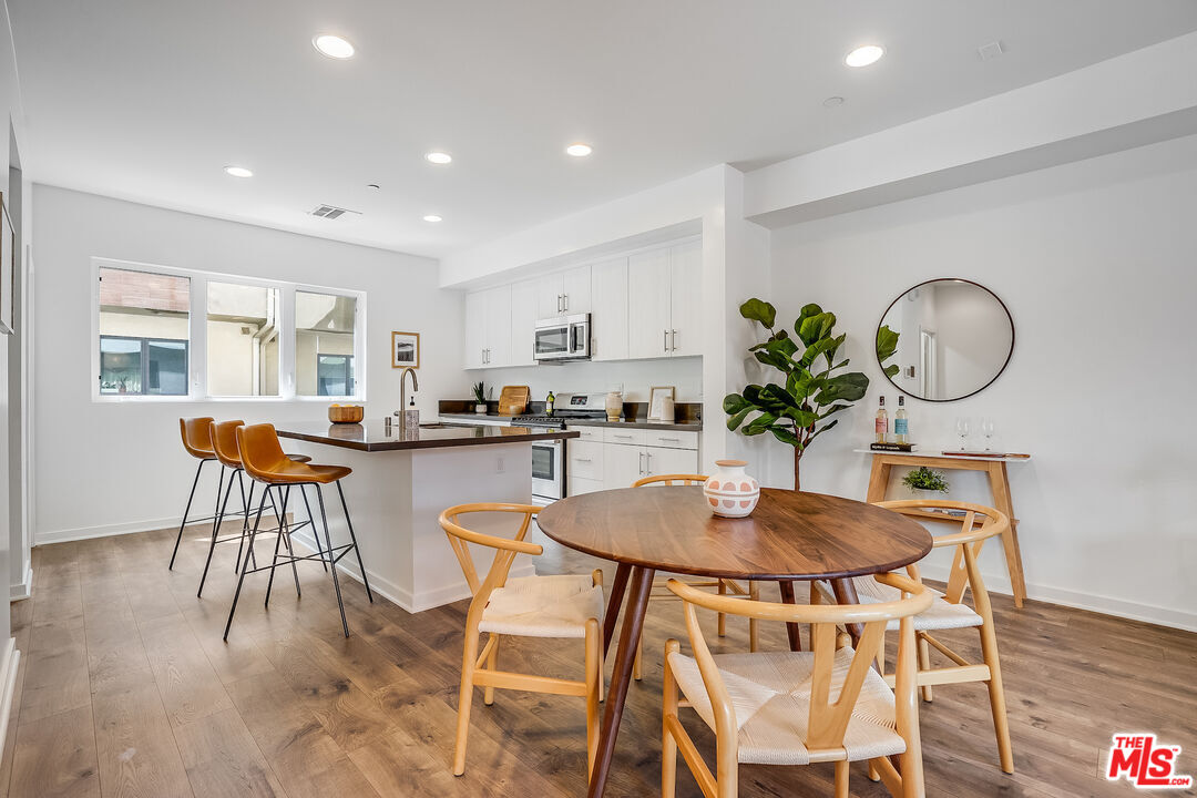 2930 Rowena Avenue, Unit 2 Los Angeles, CA 90039 - Photo 2 of 16