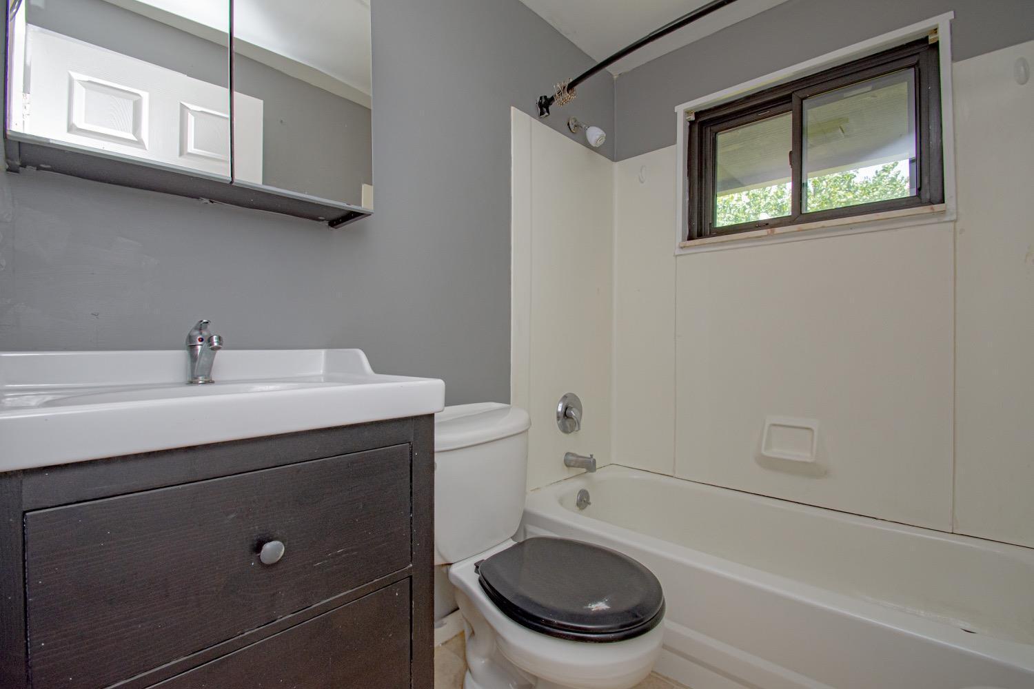 1637 West Stroop Road Kettering, OH 45439 - Photo 10 of 24 Gallery Image 10
