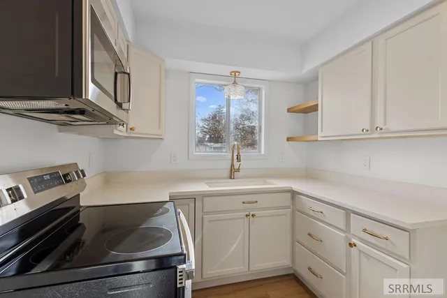 $299,900 | 4100 Greenwillow Lane, Idaho Falls, ID 83401