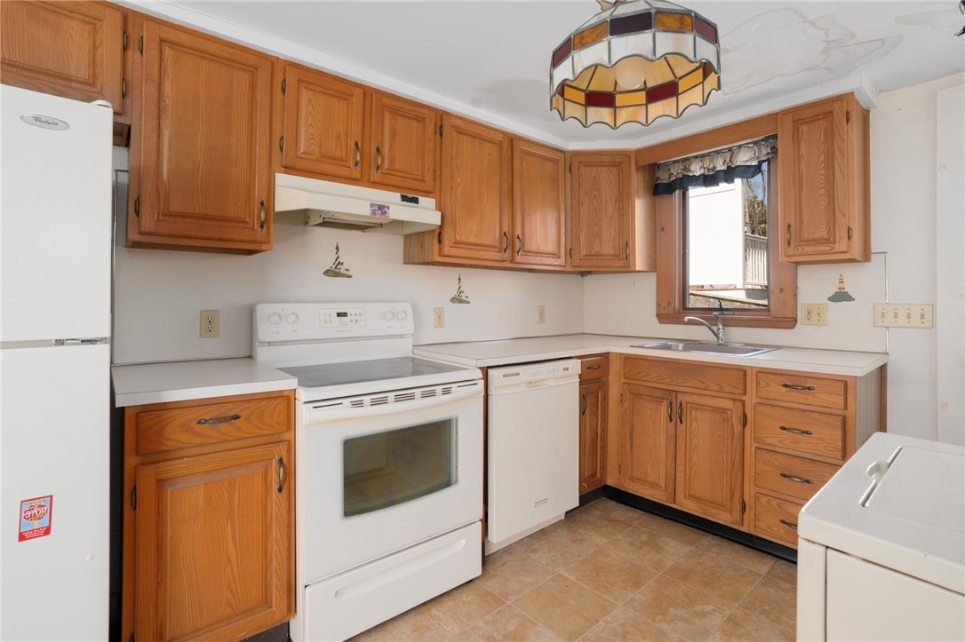 292 Boulevard Middletown, RI 02842 - Photo 11 of 42