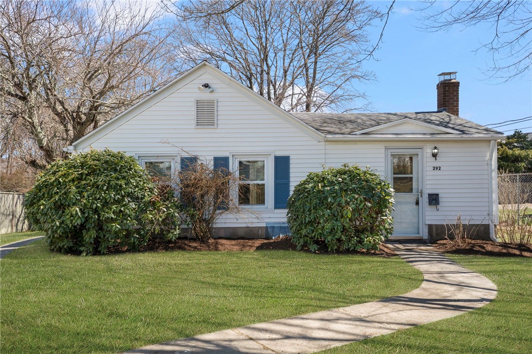 292 Boulevard Middletown, RI 02842 - Photo 4 of 42