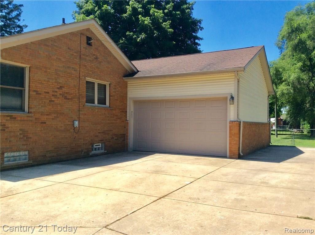10381 Wayne Road Livonia, MI 48150 - Photo 4 of 54 IMG_5416.jpg
