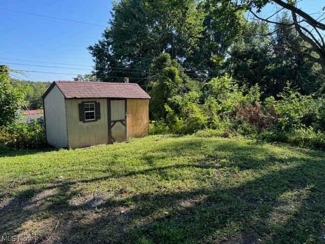 554 R Canton Road Steubenville, OH 43953 - Photo 5 of 15 View of yard with a storage unit