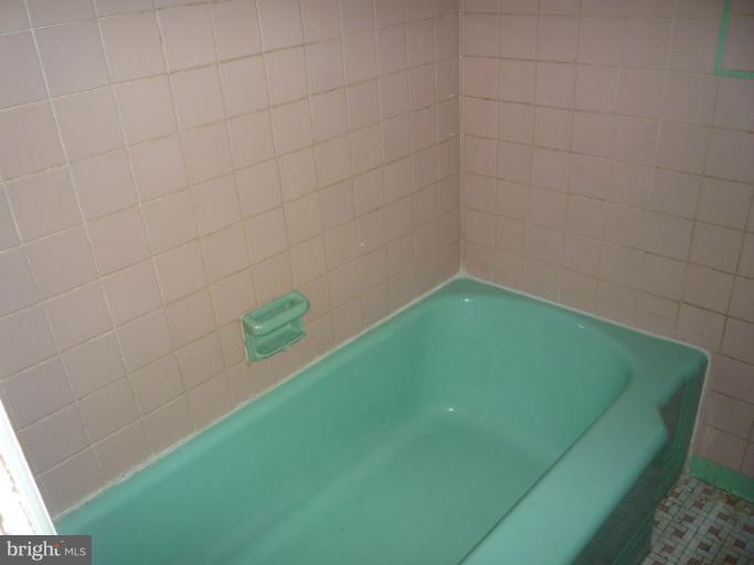 5020 Sheriff Road Northeast Washington, DC 20019 - Photo 11 of 12 Bath