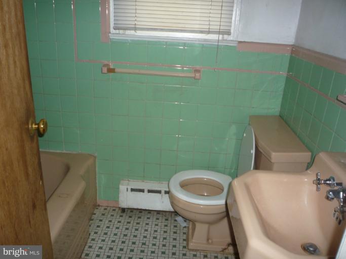 5020 Sheriff Road Northeast Washington, DC 20019 - Photo 12 of 12 Bath (Master)