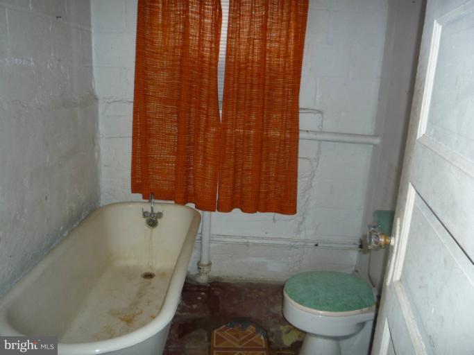 5020 Sheriff Road Northeast Washington, DC 20019 - Photo 3 of 12 Bath