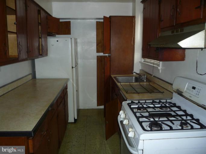5020 Sheriff Road Northeast Washington, DC 20019 - Photo 4 of 12 Kitchen