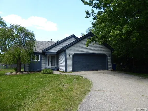 $339,000 | 520 Springle Drive, Waterford, MI 48327
