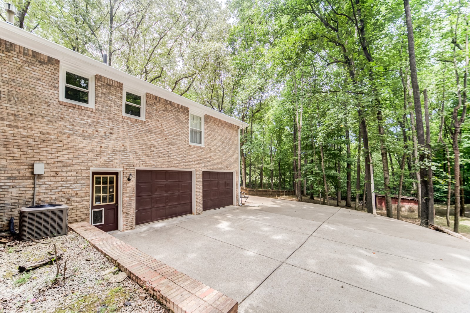 3733 Oakland Road Springfield, TN 37172 - Photo 32 of 43 a front view of a house with a yard