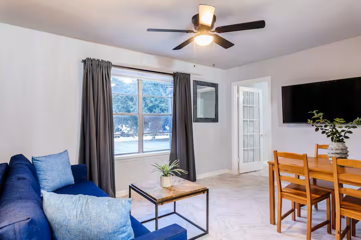 109 Fargo Street, Unit B Houston, TX 77006 - Photo 3 of 9