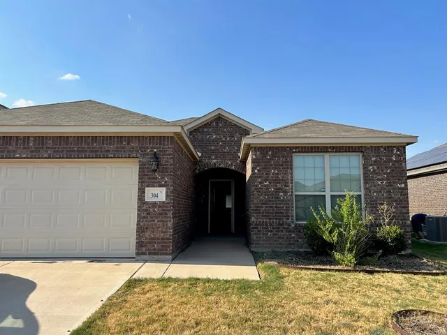 $1,995 | 304 Lead Creek Drive, Fort Worth, TX 76131
