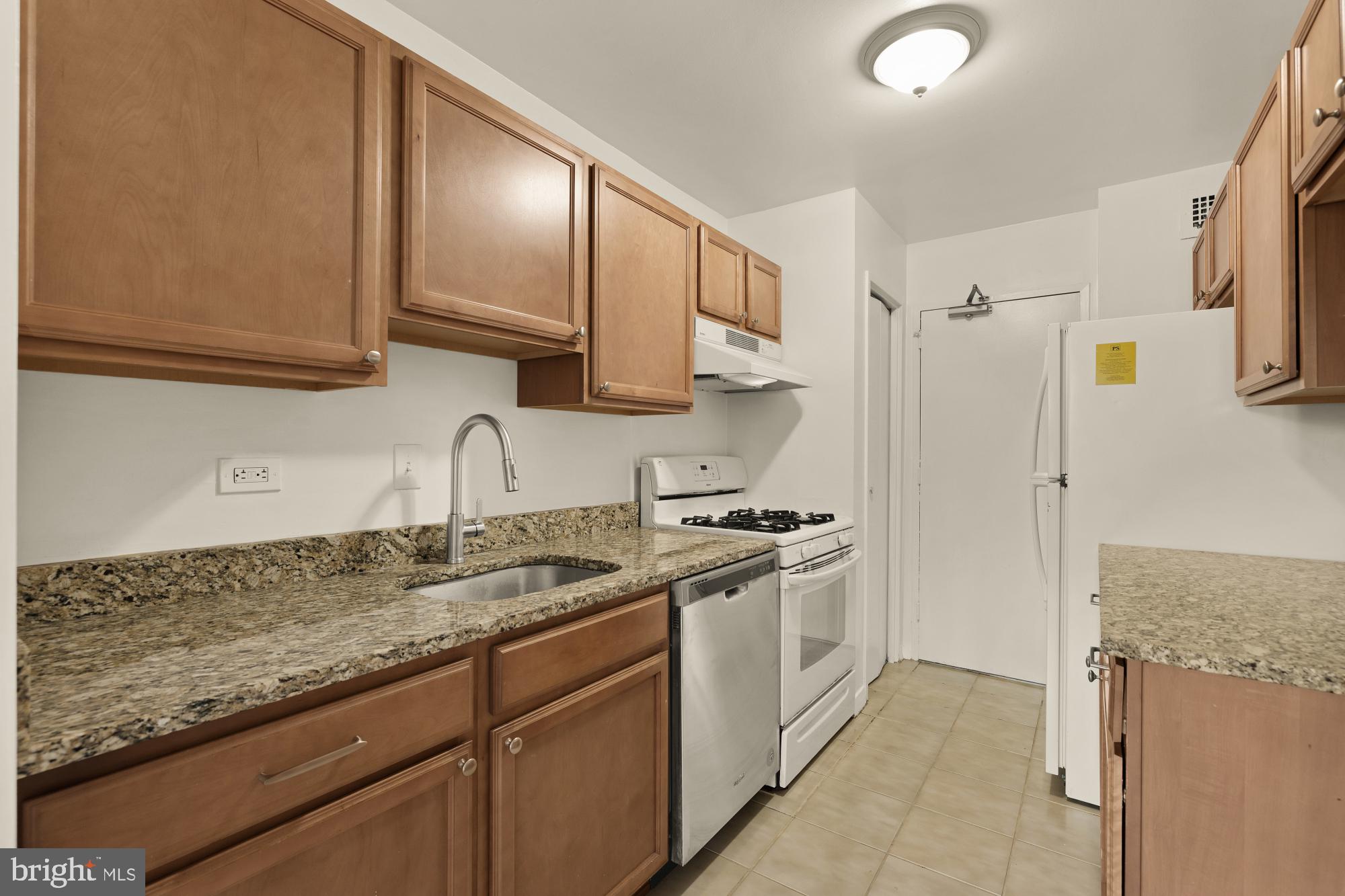 1900 Lyttonsville Road, Unit 818 Silver Spring, MD 20910 - Photo 16 of 28