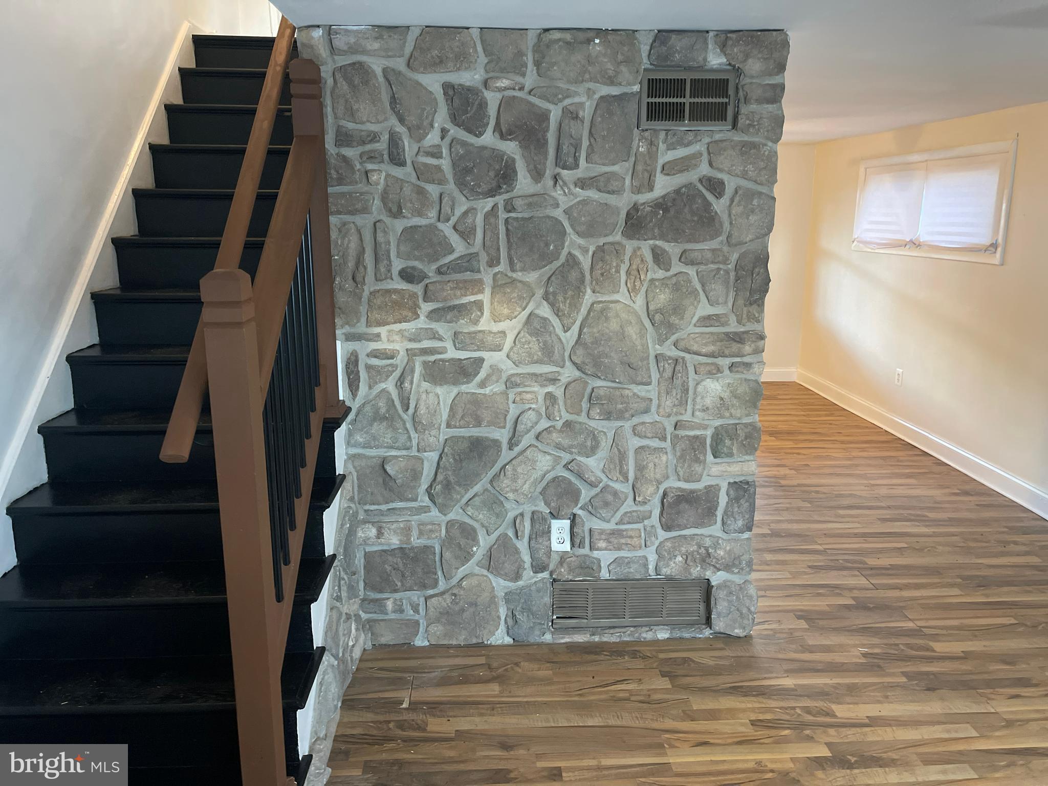 2013 Kelmore Road Dundalk, MD 21222 - Photo 3 of 19 Entrance