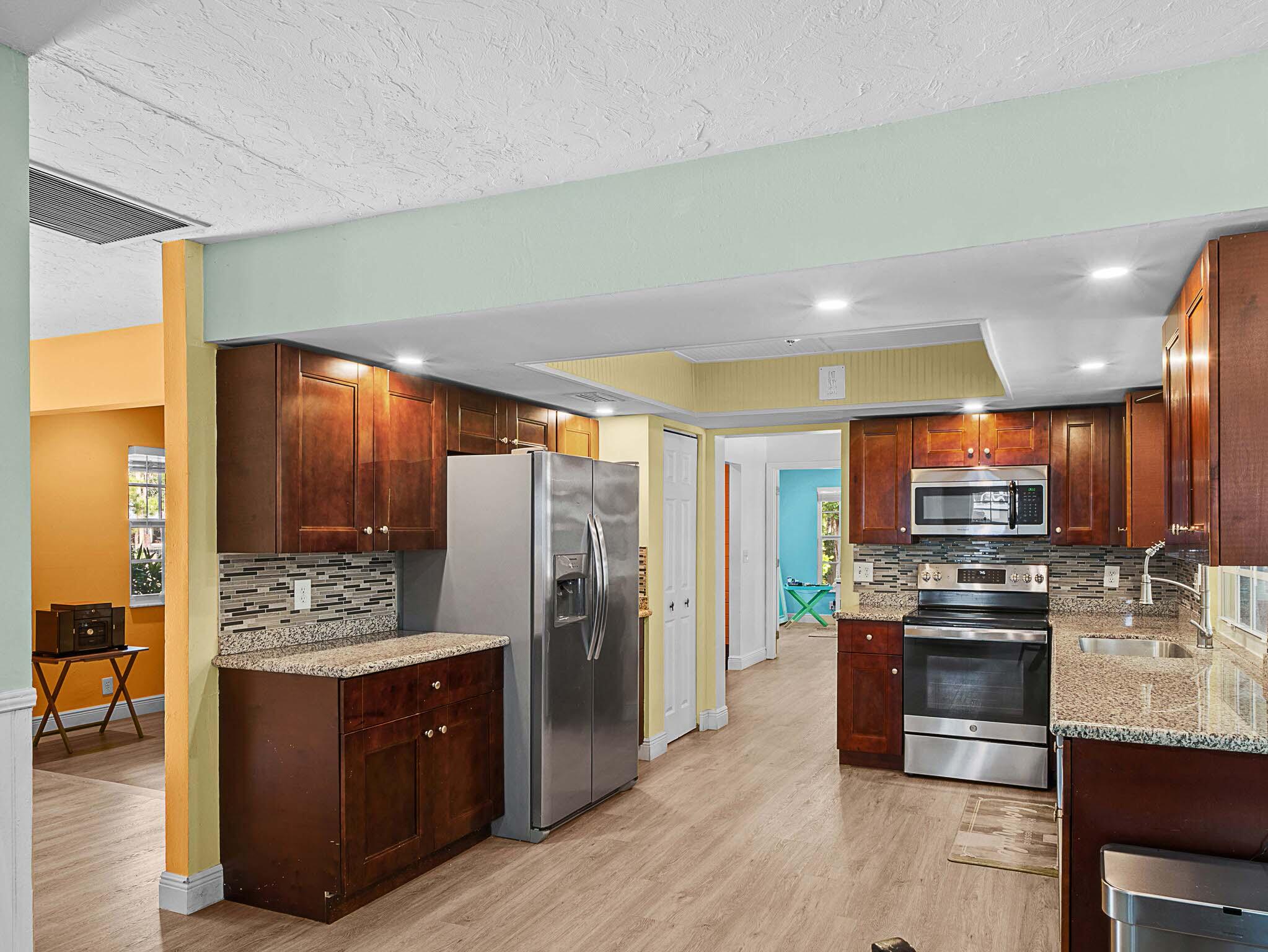 12152 188th Street North Jupiter, FL 33478 - Photo 51 of 76 25 Kitchen (1)