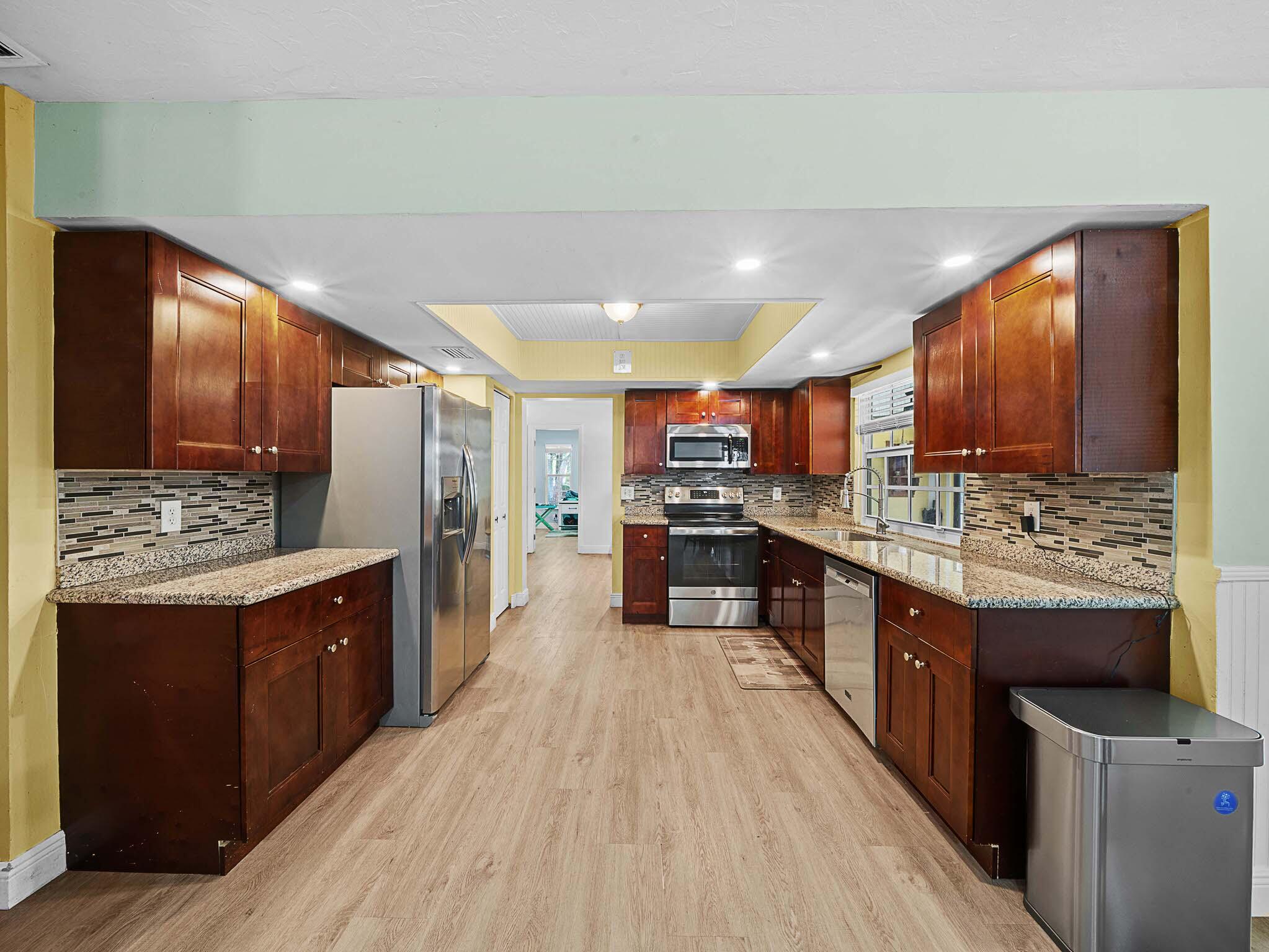 12152 188th Street North Jupiter, FL 33478 - Photo 52 of 76 25 Kitchen (2)