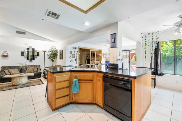 $3,500 | 75355 Santa Fe Trail, Palm Desert, CA 92211