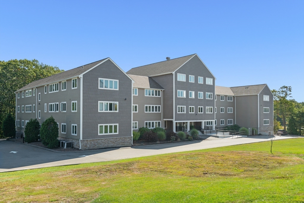 38 Dunham Road, Unit 204 Beverly, MA 01915 - Photo 26 of 28 Gallery Image 26