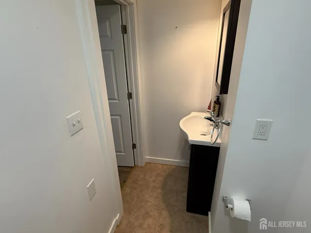 $1,450 | 69 West Somerset Street, Unit D, Raritan, NJ 08869