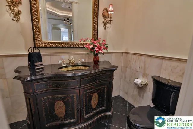 $5,750,000 | 5044 Vera Cruz Road, Center Valley, PA 18034