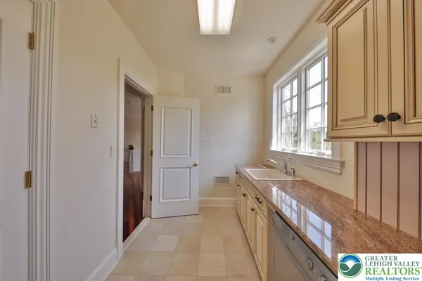 $5,750,000 | 5044 Vera Cruz Road, Center Valley, PA 18034