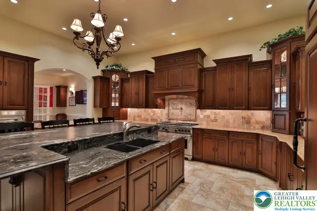 $5,750,000 | 5044 Vera Cruz Road, Center Valley, PA 18034