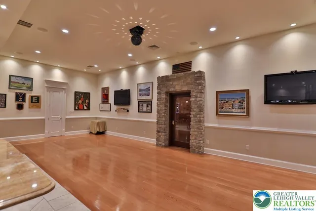 $5,750,000 | 5044 Vera Cruz Road, Center Valley, PA 18034