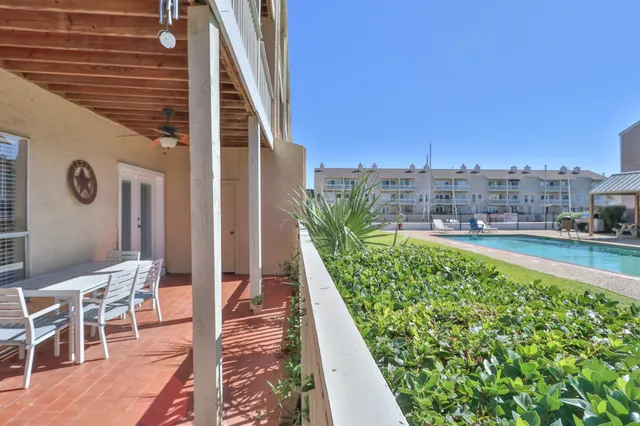 $189,900 | 4747 East NASA Parkway, Unit 110, Seabrook, TX 77586