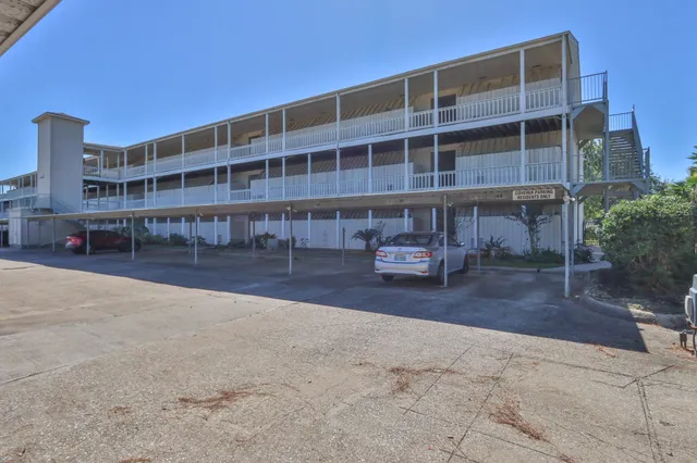 $189,900 | 4747 East NASA Parkway, Unit 110, Seabrook, TX 77586