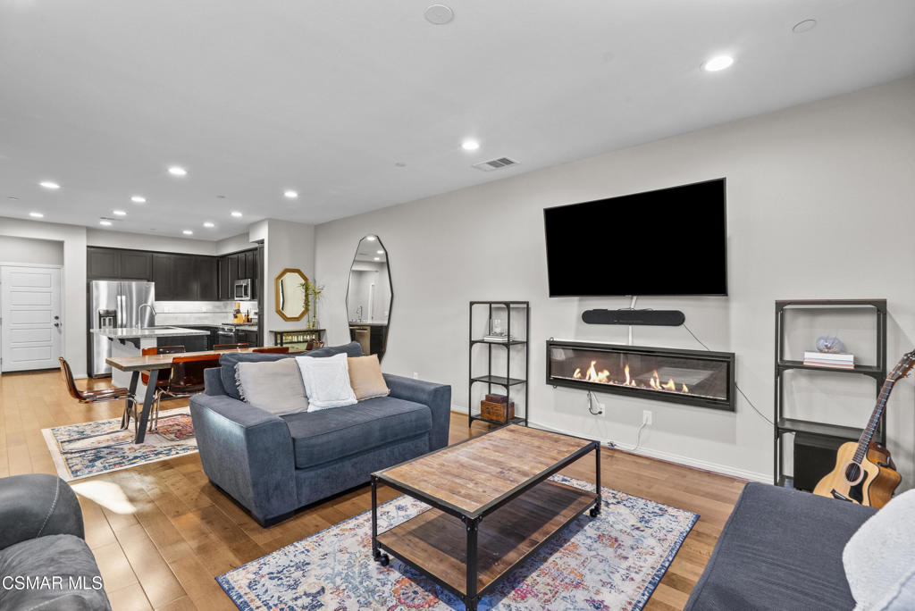 6441 Summit Village Lane, Unit 3 Simi Valley, CA 93063 - Photo 12 of 41