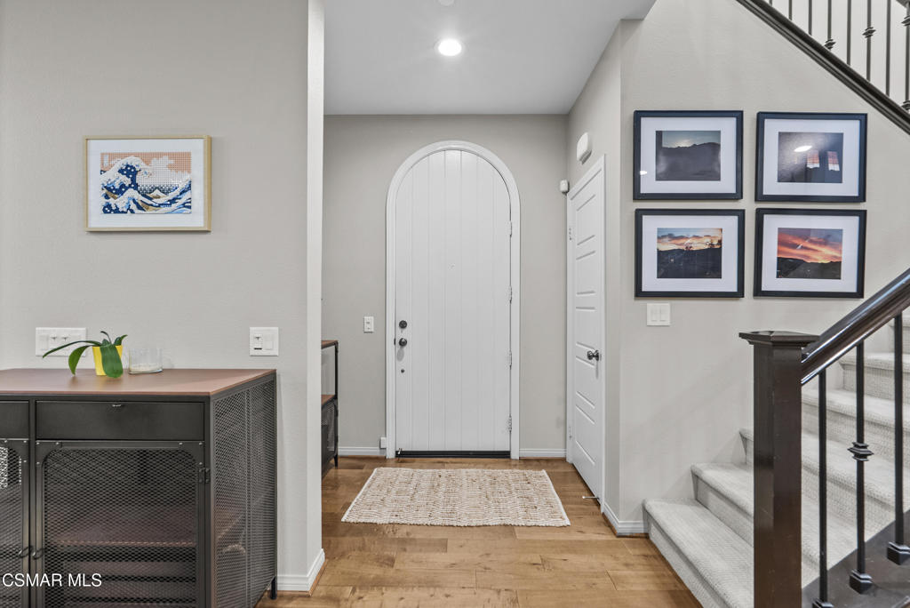 6441 Summit Village Lane, Unit 3 Simi Valley, CA 93063 - Photo 4 of 41