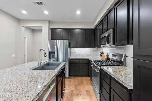 $785,000 | 6441 Summit Village Lane, Unit 3, Simi Valley, CA 93063