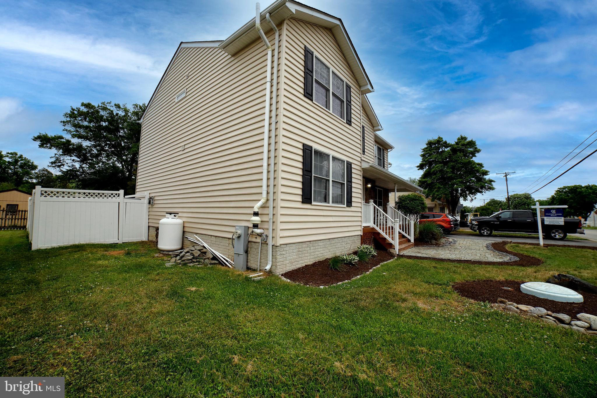 833 Selby Boulevard Edgewater, MD 21037 - Photo 4 of 67