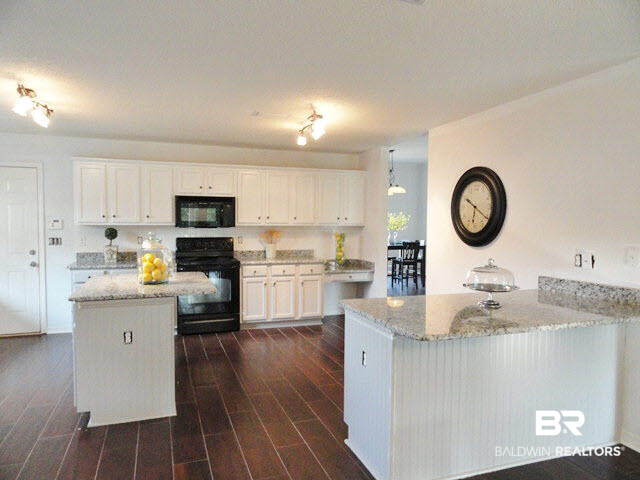 27927 Rileywood Drive Daphne, AL 36526 - Photo 3 of 24 Painted Cabinetry and Granite Countertops