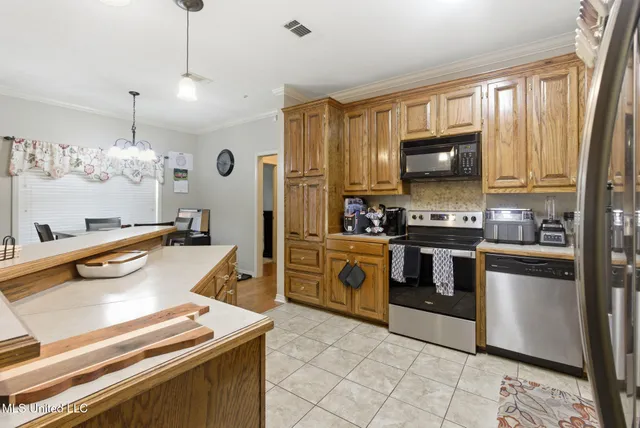 $279,900 | 1012 8 Point Drive, Summit, MS 39666