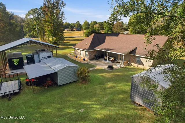 $279,900 | 1012 8 Point Drive, Summit, MS 39666