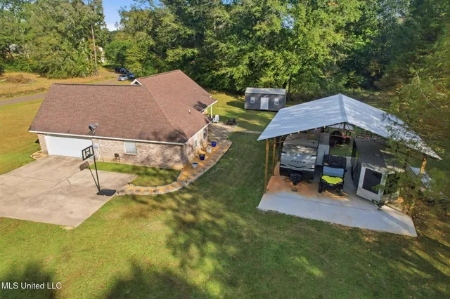 $279,900 | 1012 8 Point Drive, Summit, MS 39666