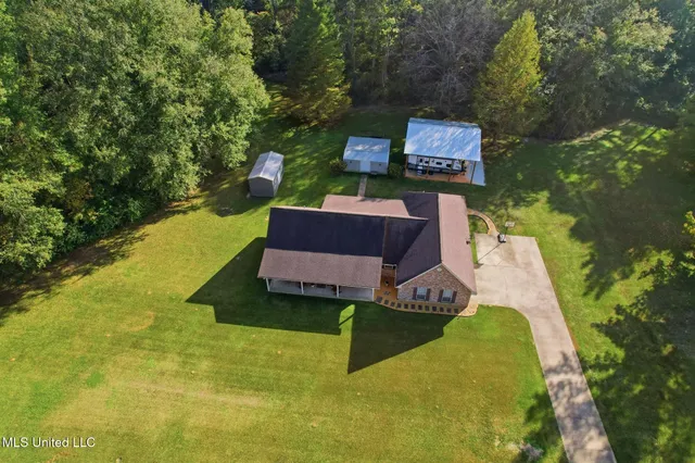 $279,900 | 1012 8 Point Drive, Summit, MS 39666