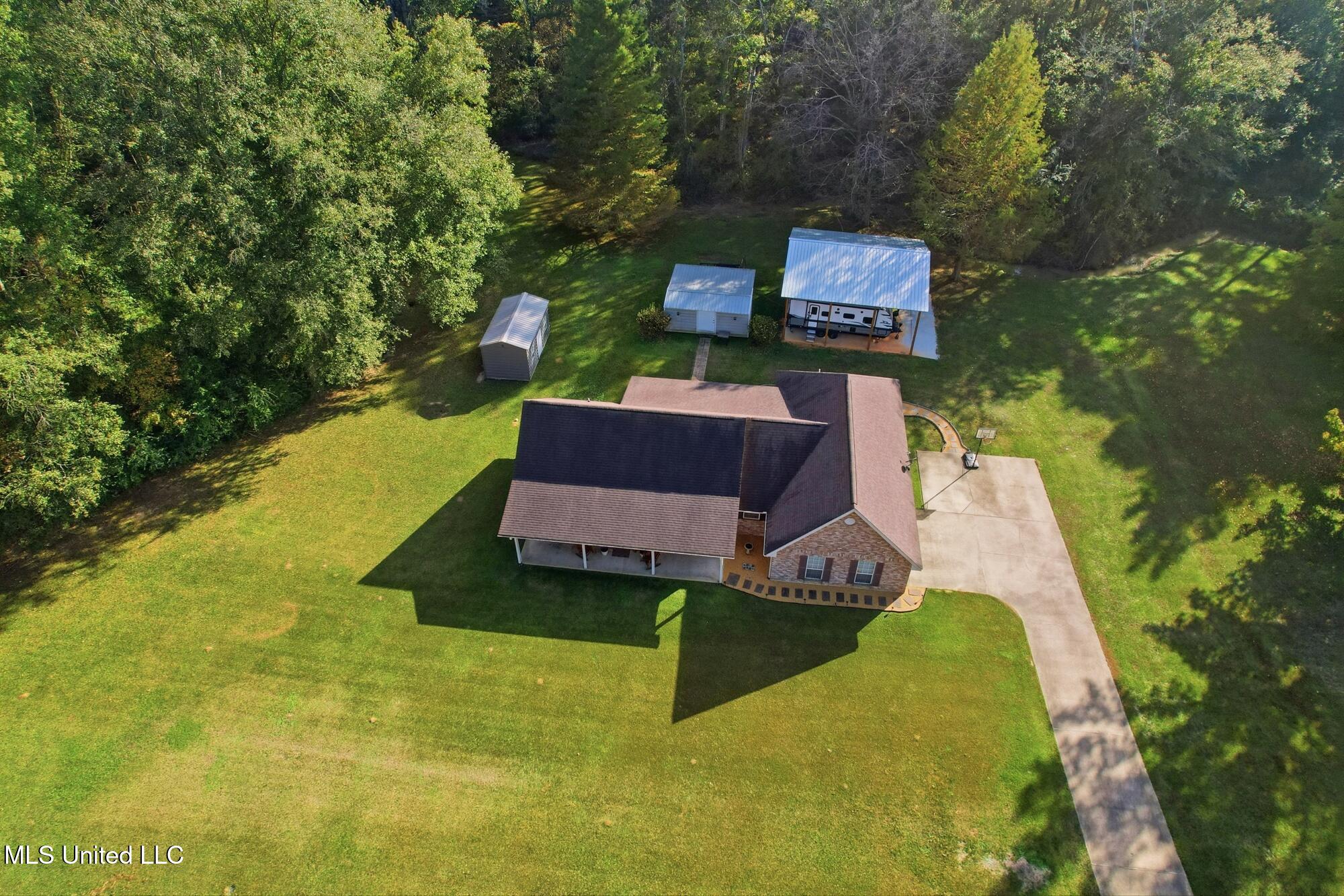 1012 8 Point Drive Summit, MS 39666 - Photo 3 of 27 IMG_0833