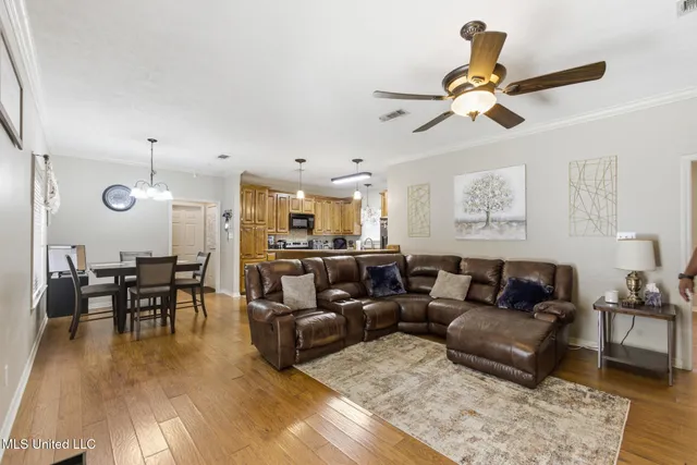 $279,900 | 1012 8 Point Drive, Summit, MS 39666