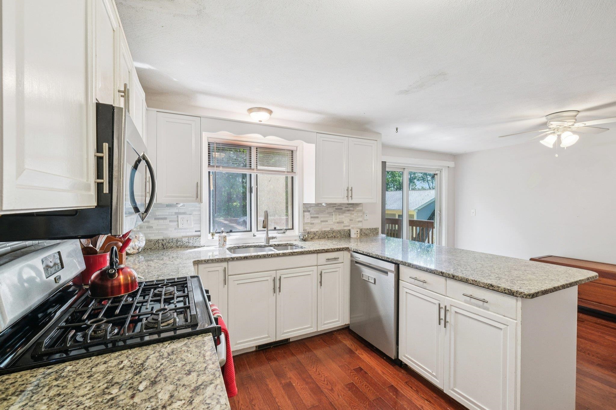317 Fox Run Road Hudson, NH 03051 - Photo 11 of 37