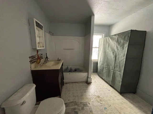 $80,000 | 1517 East Stockbridge Avenue, Kalamazoo, MI 49001