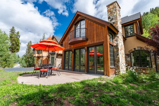 an outdoor sitting area with furniture and garden