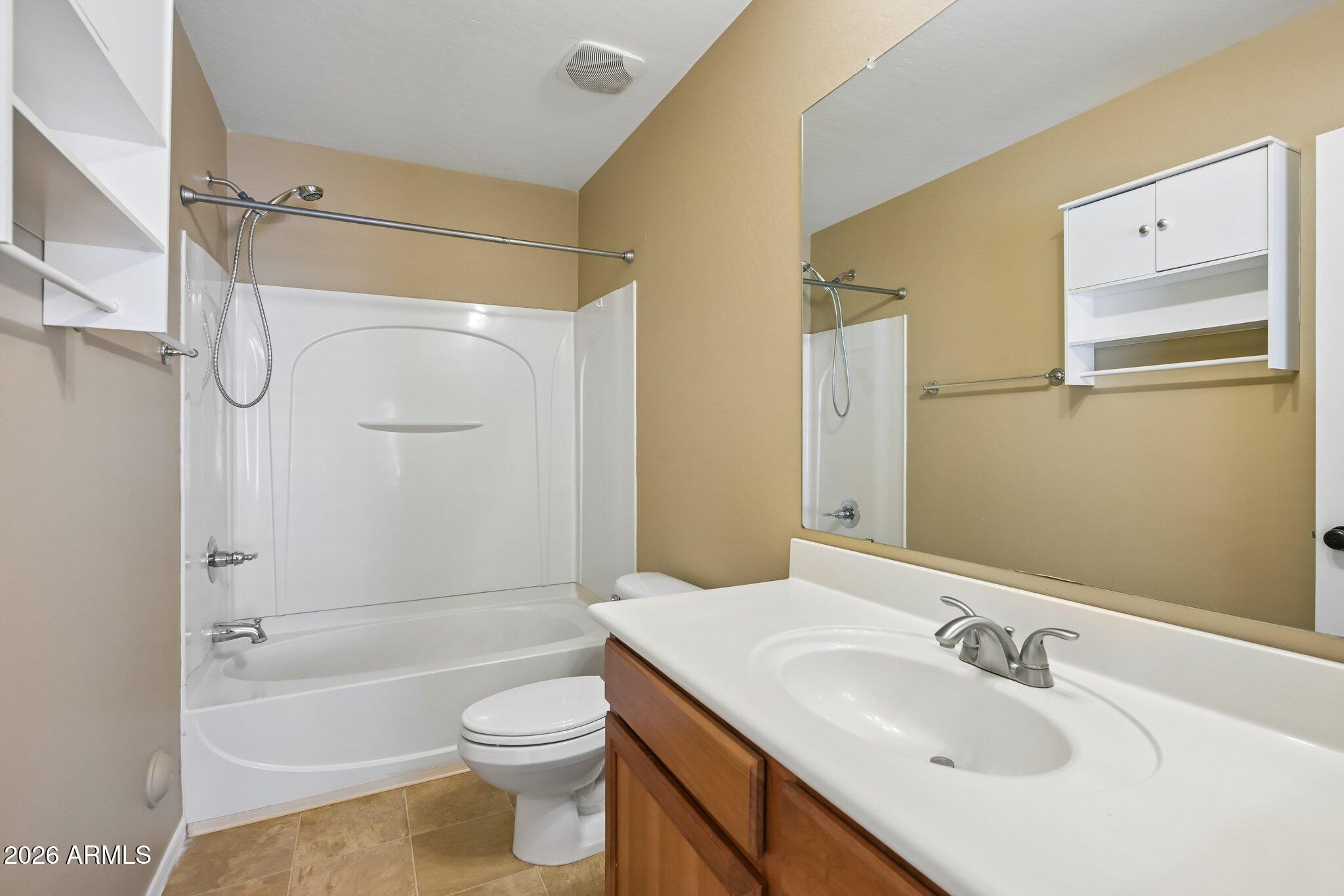 2330 East Pecan Road Phoenix, AZ 85040 - Photo 14 of 30 Upstairs hall bath