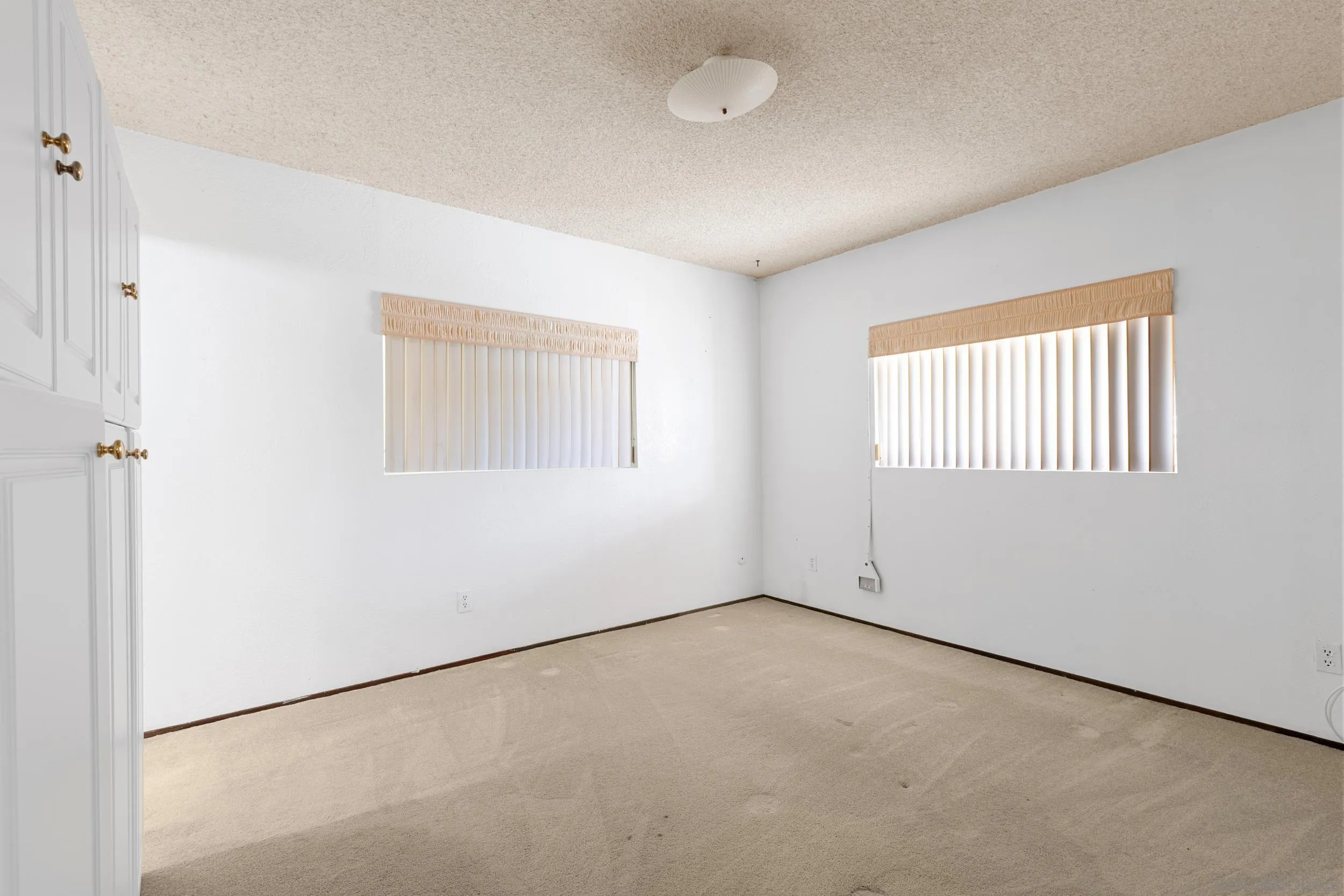 538 Paraiso Avenue Spring Valley, CA 91977 - Photo 13 of 17 an empty room with a window