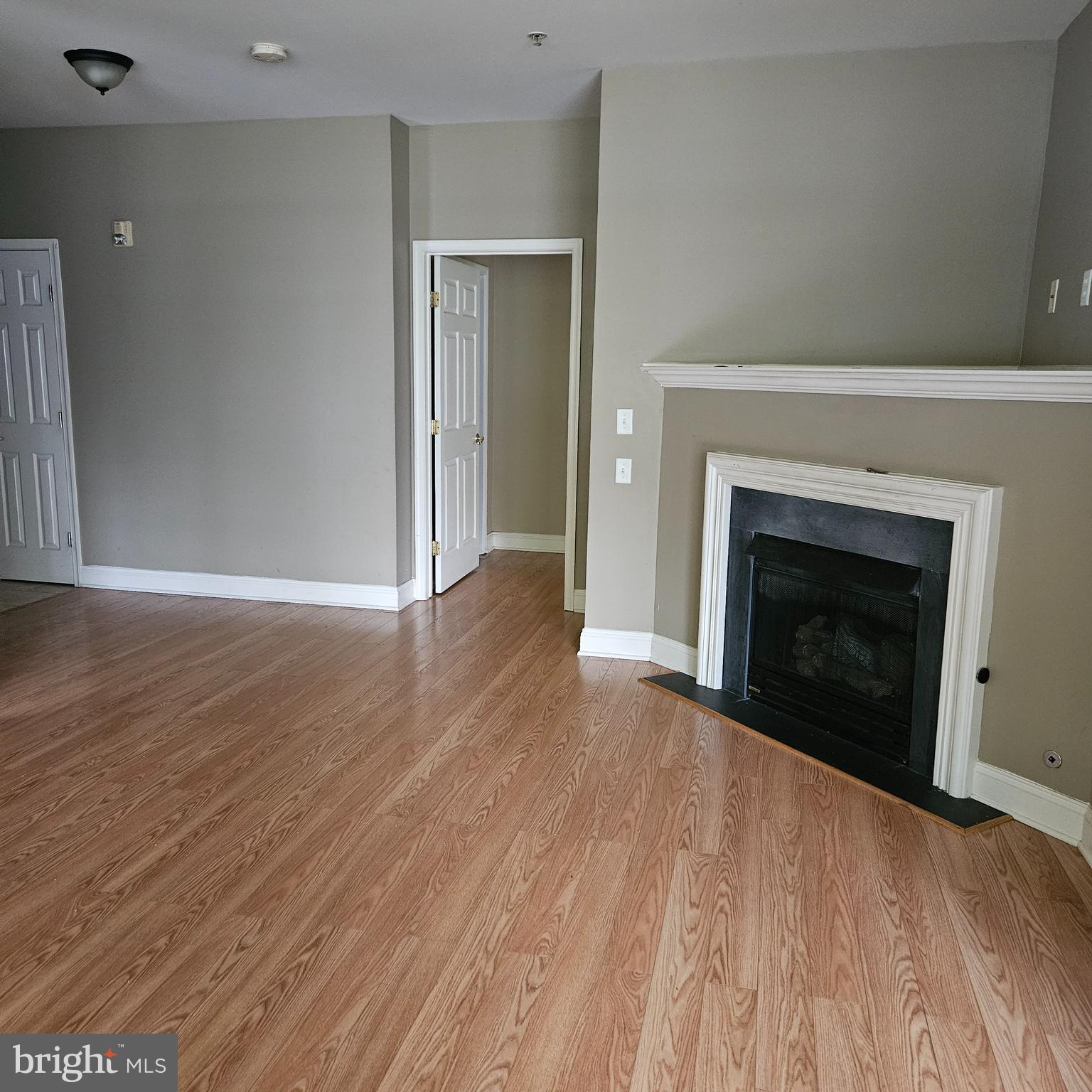 74 Kyle Way Trenton, NJ 08628 - Photo 8 of 31 Living Room